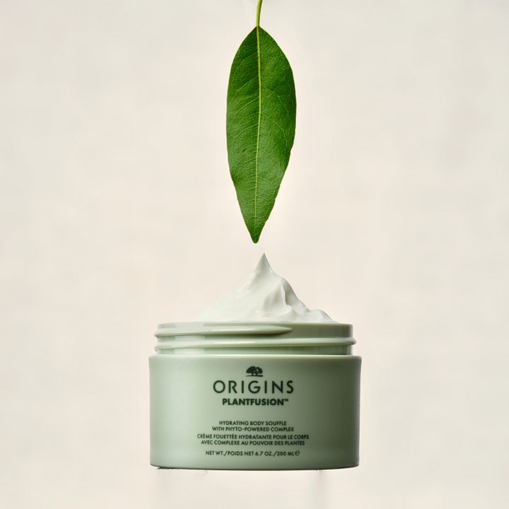 Origins Plantfusion Hydrating Body Souffle 200 ml kosteuttava vartalovoide on ilmavaa voidetta vihreässä purkissa.