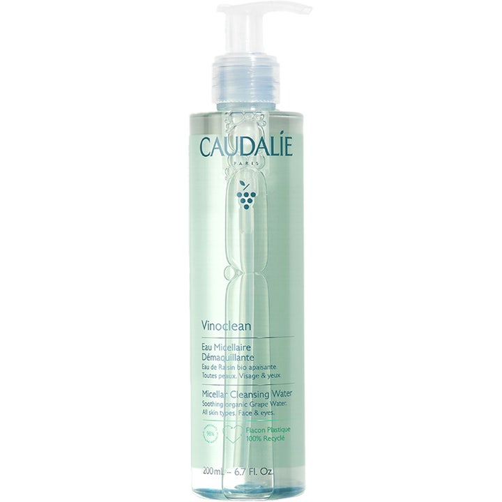 Caudalie Vinoclean Micellar Cleansing Water 200 ml rauhoittava puhdistusvesi vaaleanvihreässä läpinäkyvässä pumppupullossa.