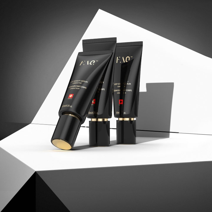 FAQ Swiss FAQ Body Sculpt Serum 60 ml johtava vartaloseerumi kolmessa mustassa kultakoristeisessa tuubissa.