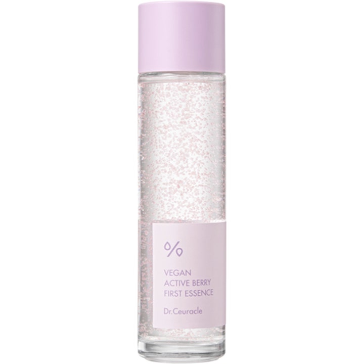 Dr.Ceuracle Vegan Active Berry First Essence 150 ml kosteuttava hoitoneste lila korkkisessa pullossa, jossa on pinkkejä kapseleita.
