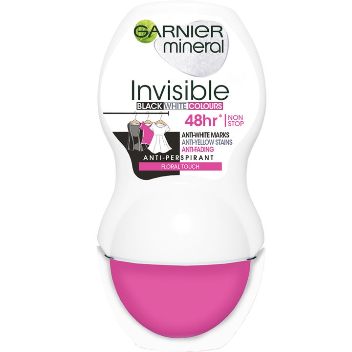Garnier Mineral Invisible BlackWhite Colours 50 ml roll-on-deodorantti estää tahroja valkoisessa pullossa pinkillä korkilla.