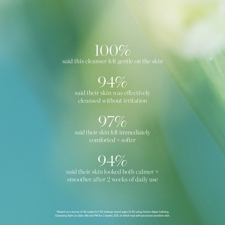 KORA Organics Active Algae Melting Cleansing Balm 30 g rauhoittava puhdistusbalsami ja tutkimustulokset vihreällä taustalla
