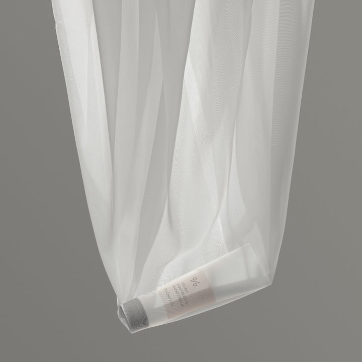 Dr. Ceuracle Vegan Aquarizing Hand Cream 50 ml kosteuttava käsivoide valkoisessa harsopussissa.