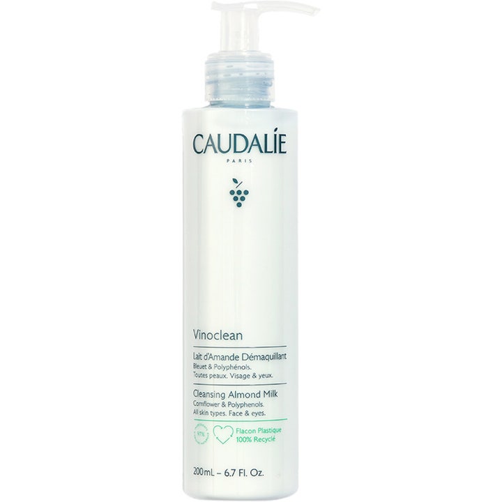 Caudalie Vinoclean Cleansing Almond Milk 200 ml puhdistava ja rauhoittava puhdistusmaito valkoisessa pumppupullossa