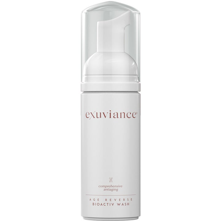 Exuviance Age Reverse BioActiv Wash 125 ml ikääntymistä vastustava puhdistusvaahto valkoisessa pumppupullossa.