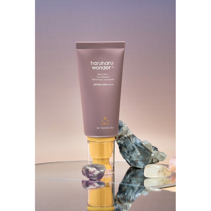 haruharu wonder Black Rice Pure Mineral Relief Daily Sunscreen 50 ml aurinkovoide herkälle iholle violetissa tuubissa