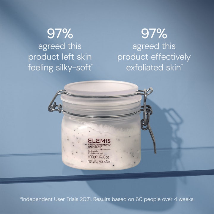 Elemis Frangipani Monoi Salt Glow 490 g vartalokuorinta huurretussa lasipurkissa pehmittää ihoa 97 % käyttäjistä mukaan.