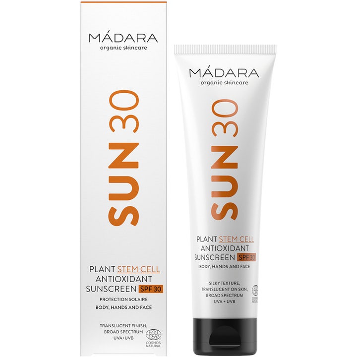 MÁDARA SUN30 Plant Stem Cell Antioxidant Sunscreen 100 ml suojaava aurinkovoide valkoisessa tuubissa oranssein tekstein.