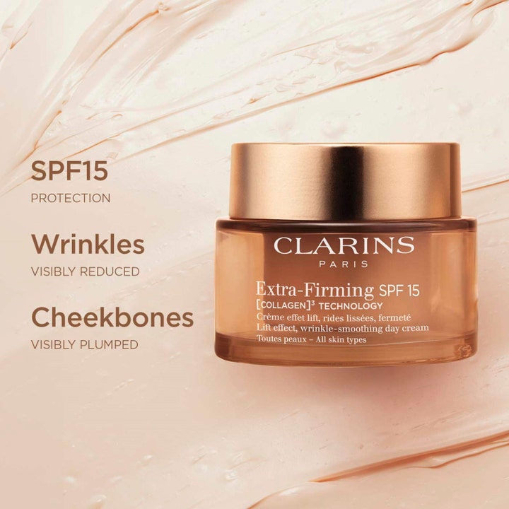 Clarins Extra-Firming Jour 50 ml silottava päivävoide SPF 15 kultaisessa lasipurkissa voidemaisella taustalla