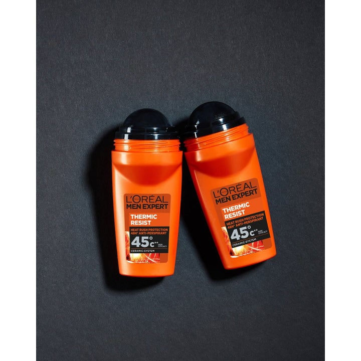 L’Oréal Paris Men Expert Thermic Resist roll-on antiperspirantti kaksi oranssia pulloa mustalla pallolla.