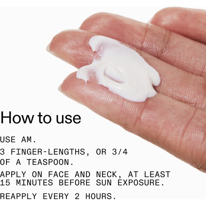 The INKEY List Polyglutamic Acid Dewy Sunscreen SPF30 50 ml aurinkovoide kasvoille valkoinen voide sormilla ja ohjeteksti.