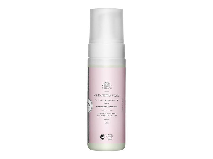 Rudolph Care Açai Cleansing Foam 150 ml puhdistava ja kosteuttava kasvojenpuhdistusaine vaaleanpunaisessa pumppupullossa.