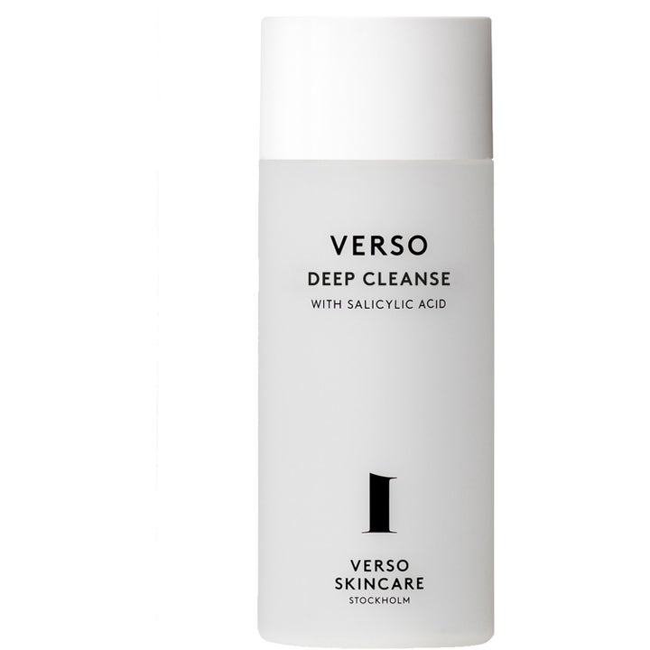 Verso Deep Cleanse 150 ml puhdistusgeeli epäpuhtauksia vastaan mattapintaisessa valkoisessa pullossa.