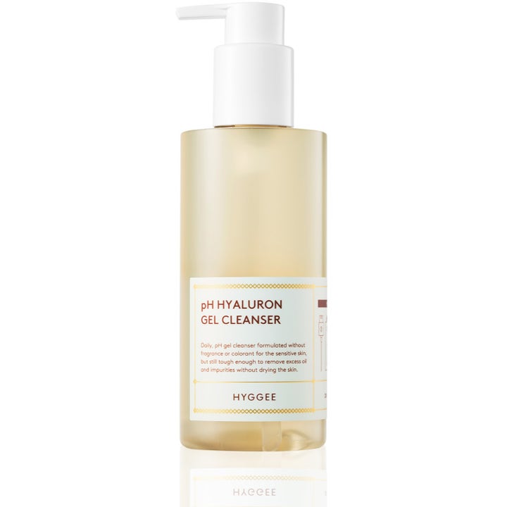 Hyggee pH Hyaluron Gel Cleanser 200 ml kosteuttava puhdistusgeeli kellertävässä läpinäkyvässä pumppupullossa.