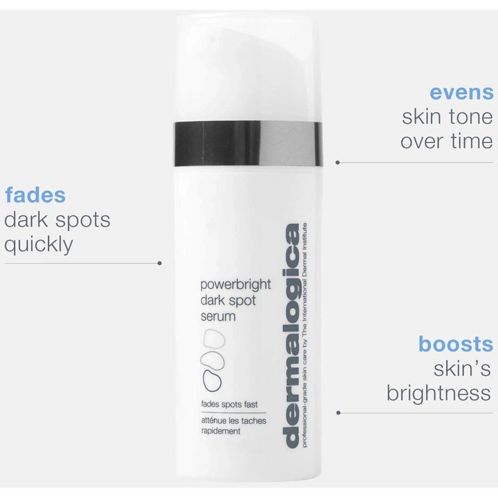 Dermalogica PowerBright Dark Spot Serum kirkastava seerumi valkoisessa pullossa, joka häivyttää pigmenttimuutoksia.