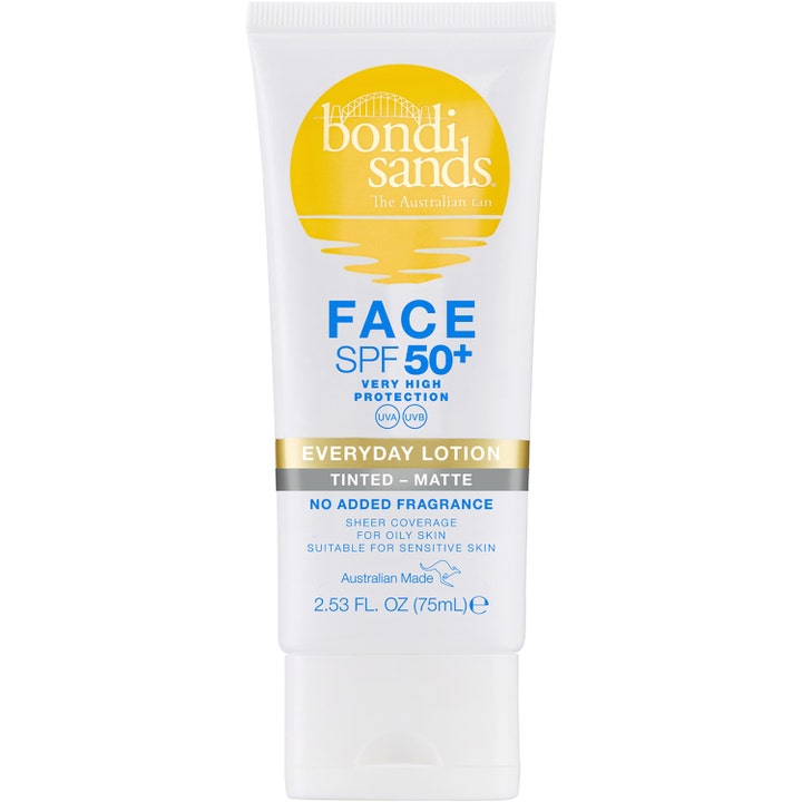 Bondi Sands Face SPF 50+ Everyday Lotion Tinted Matte 75 ml mattapinnan jättävä aurinkovoide valkoisessa tuubissa