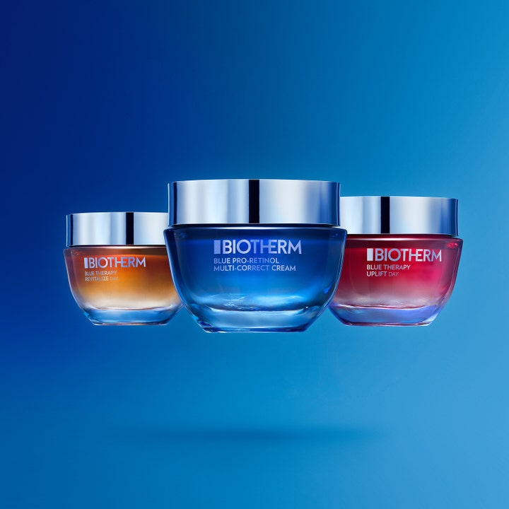 Biotherm Blue Pro-Retinol 50 ml silottava päivävoide kolmessa värikkäässä lasipurkissa hopeisin kansin