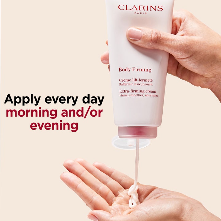 Clarins Body Firming Extra-Firming Cream 200 ml kiinteyttävä vartalovoide jota puristetaan valkoisesta tuubista kämmenelle.