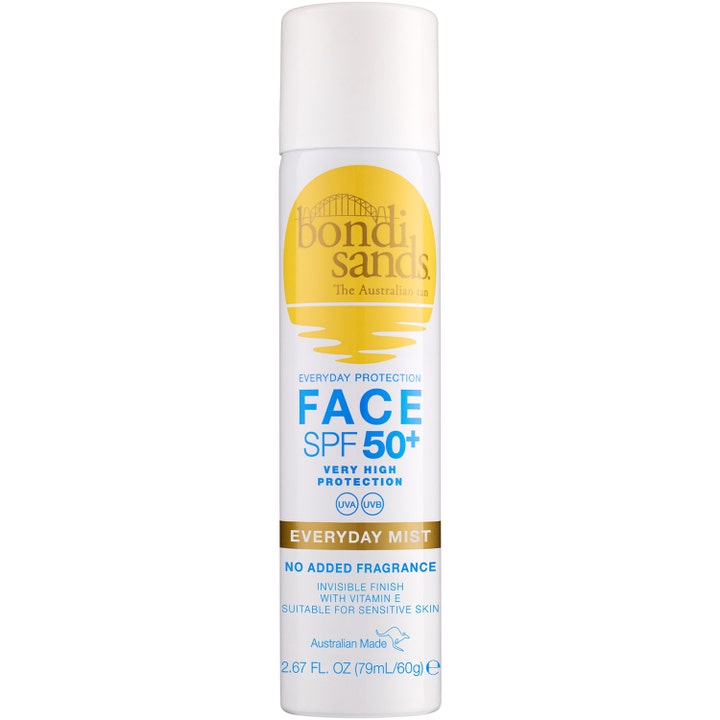 Bondi Sands Everyday Protection Face SPF 50+ Everyday Mist 79 ml suojaava kasvosuihke valkoisessa spraypullossa.