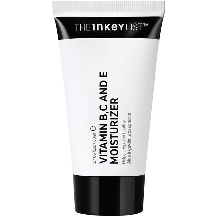 The Inkey List Vitamin B, C and E Moisturizer 50 ml kirkastava kasvovoide valkoisessa tuubissa mustalla korkilla