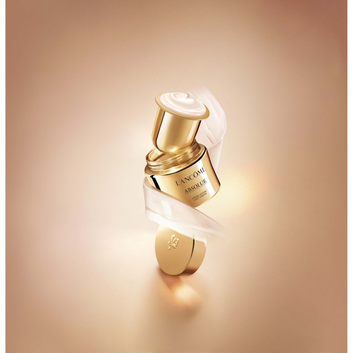 Lancôme Absolue Light Cream 30 ml täyttöpakkaus on uudistava päivävoide kultaisessa purkissa silkkisellä koostumuksella