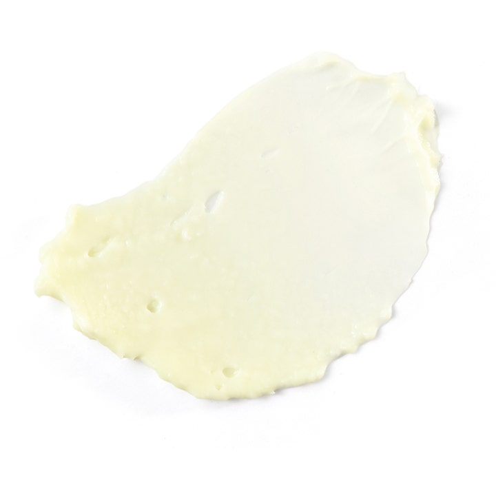 The INKEY List Retinol Eye Cream 15 ml silmänympärysvoide, jonka täyteläinen vaalea koostumus uudistaa ihoa.