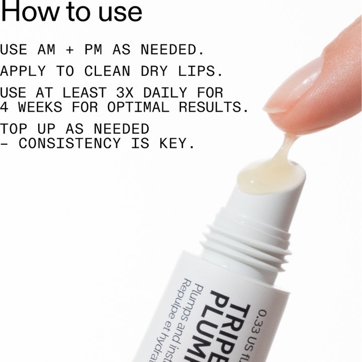 The INKEY List Tripeptide Plumping Lip Balm 10 ml huulivoide, jossa sormi annostelee kirkasta geeliä valkoisesta tuubista.