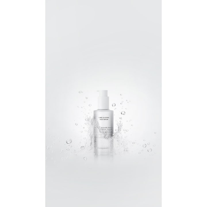 Niche Beauty Lab Transparent Lab Pure Glycerin Face Serum 50 ml kosteuttava seerumi vesiroiskeiden ja kuplien ympäröimänä