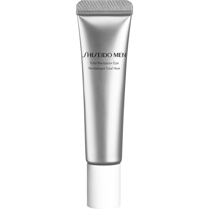 Shiseido Men Total Revitalizer Eye 15 ml elvyttävä silmänympärysvoide tyylikkäässä hopeisessa tuubissa.