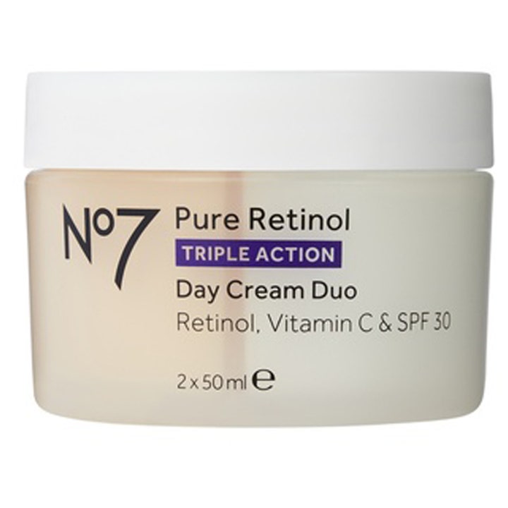No7 Pure Retinol Triple Action Day Cream Duo 2 x 50 ml silottava päivävoide SPF 30 lasipurkissa valkoisella kannella.