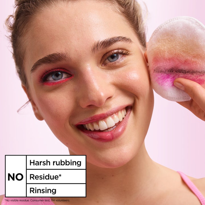 Garnier Micellar Cleansing Water 700 ml puhdistusvesi poistaa epäpuhtauksia miselleillä ja kosteuttaa glyseriinillä.