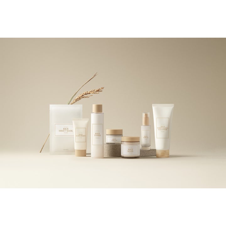 I'm from Rice Whip Facial Cleanser 30 ml kirkastava puhdistusaine valkoisessa tuubissa osana minimalistista riisisarjaa.