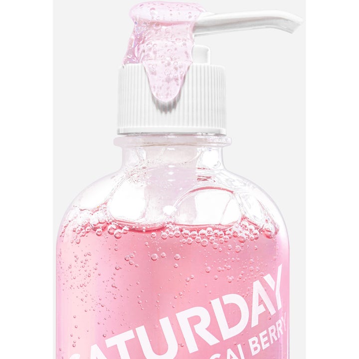 Saturday Skin Acai Berry + Oats 150 ml antioksidanttinen puhdistusgeeli vaaleanpunainen kupliva koostumus pumppupullossa