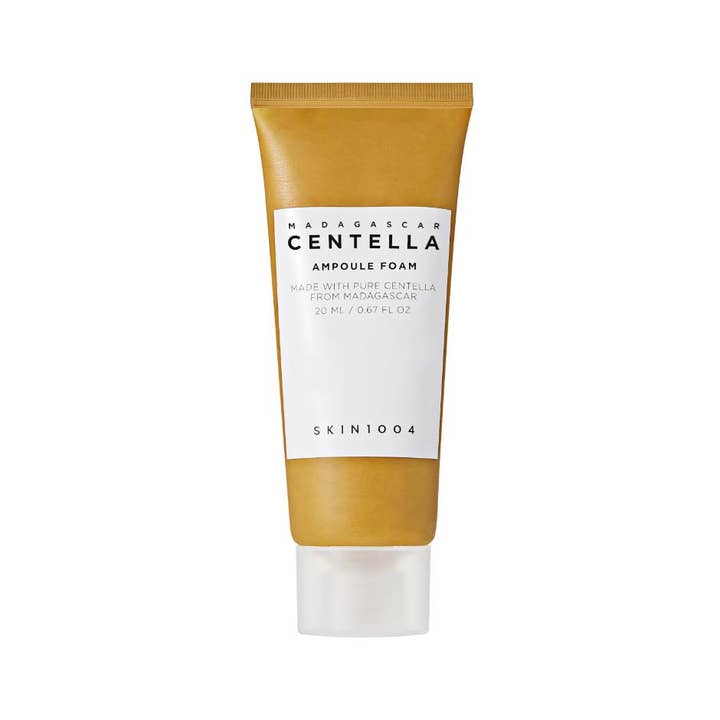 SKIN1004 Madagascar Centella Ampoule Foam 20 ml rauhoittava puhdistusvaahto meripihkan sävyisessä muovituubissa