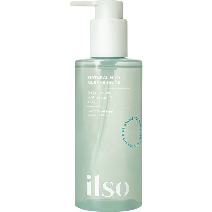 ilso Natural Mild Cleansing Oil 200 ml puhdistusöljy poistaa epäpuhtauksia vaaleanvihreässä pumppupullossa.