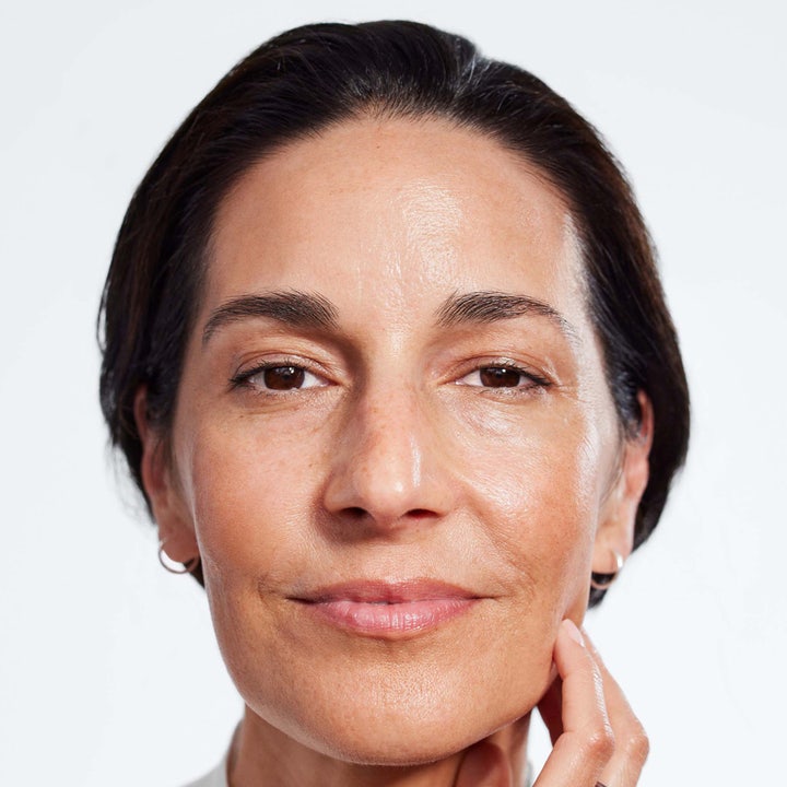 Clinique Smart Clinical Repair SPF30 Wrinkle Correcting Cream 75 ml ryppyjä silottava kasvovoide naisen kasvoilla