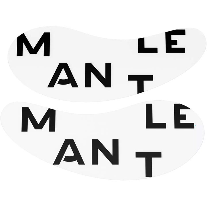 MANTLE The Eye Patch uudelleenkäytettävät silmänaamiot ovat valkoiset mustalla tekstillä ja ne virkistävät katsetta.