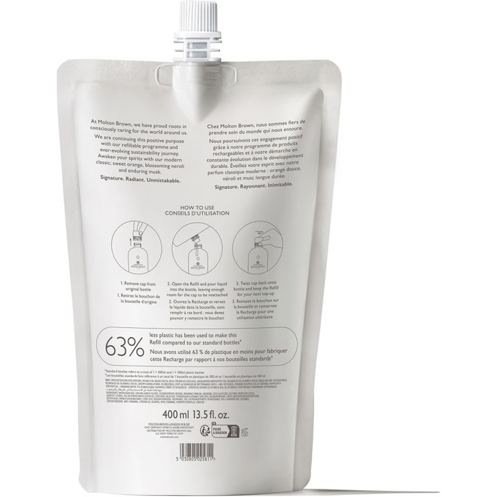 Molton Brown Orange & Bergamot 400 ml suihkugeelin täyttöpussi näkyy takaa käyttöohjeineen.