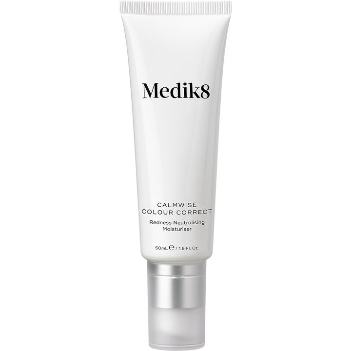 Medik8 Calmwise Colour Correct 50 ml punoitusta neutraloiva kosteusvoide valkoisessa tuubissa hopeisella korkilla.