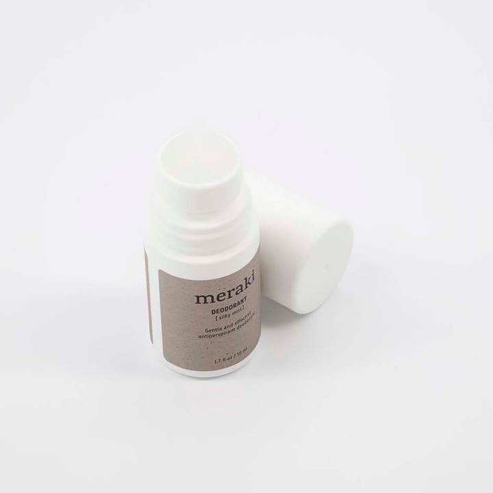 Meraki Deodorant Silky Mist 50 ml antiperspirantti valkoisessa purkissa ilman korkkia.
