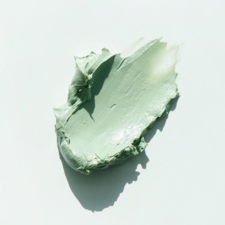 Dr. Ceuracle Jeju Matcha Clay Mask 115 g puhdistava savinaamio, jossa on kermainen vaaleanvihreä koostumus.