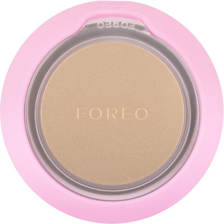 FOREO UFO mini 2 Pearl Pink kasvolaite syväkosteuttaa ihoa vaaleanpunaisella ja kultaisella pinnallaan.