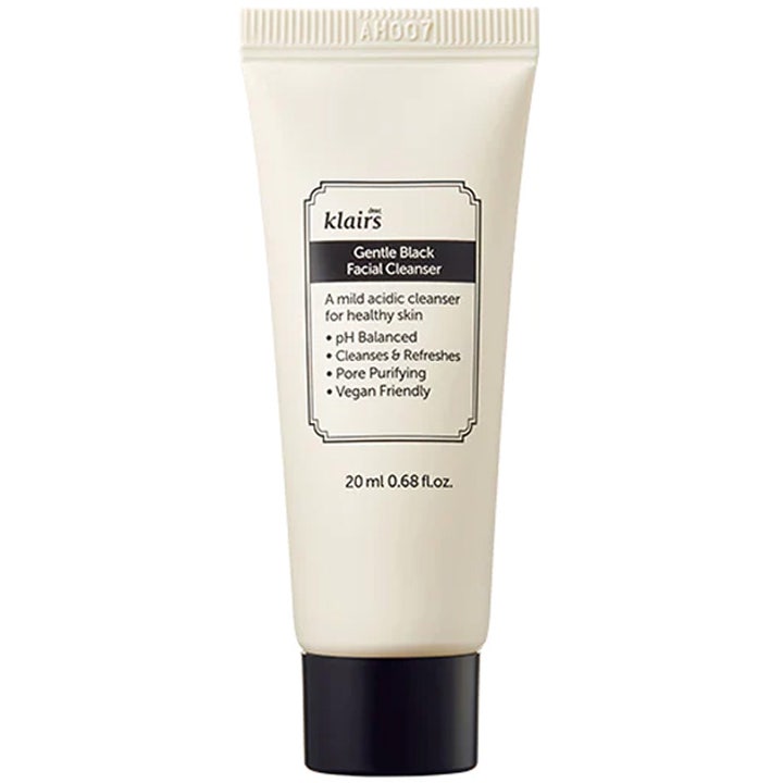 Klairs Gentle Black Facial Cleanser 20 ml syväpuhdistava kasvojenpuhdistusaine vaaleassa tuubissa mustalla korkilla.