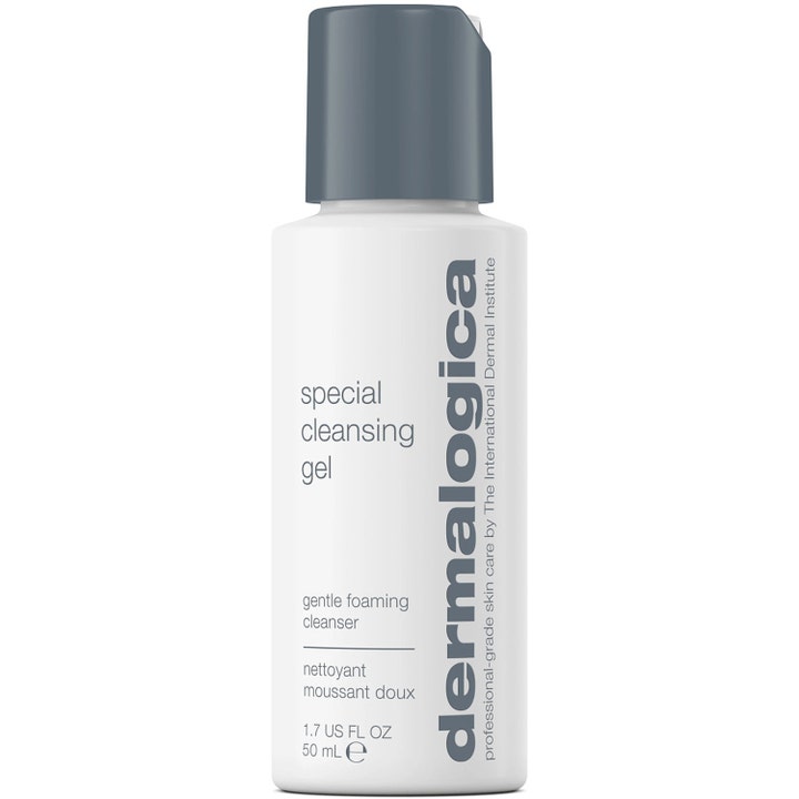 Dermalogica Special Cleansing Gel 50 ml puhdistava ja vaahtoava puhdistusgeeli valkoisessa pullossa harmaalla korkilla.