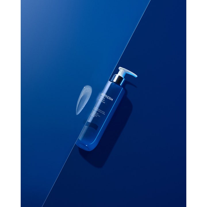 Biotherm Biocorps Body Serum 200 ml silottava vartaloseerumi sinisessä pumppupullossa ja kirkas geelikoostumus.