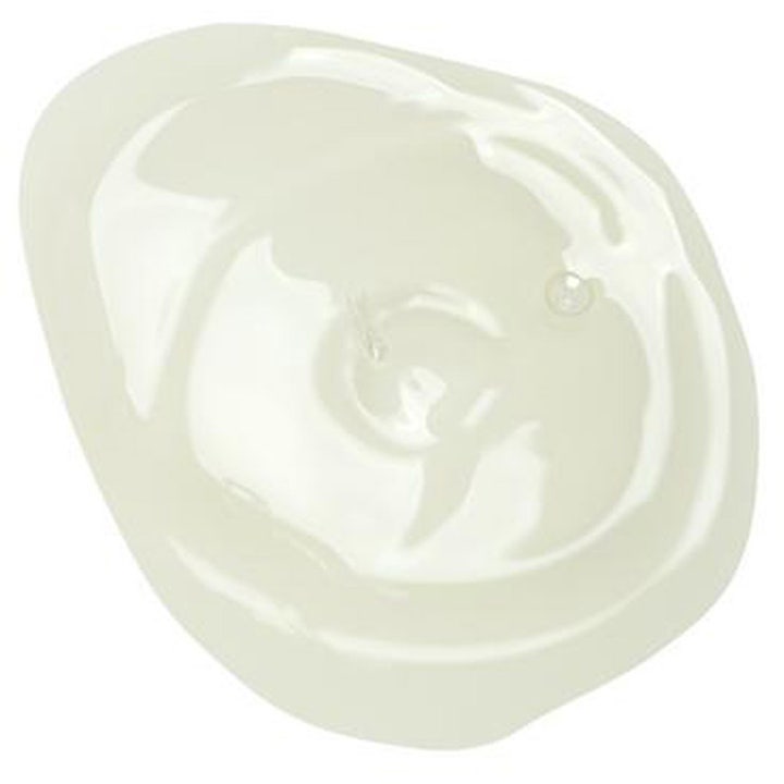 KORRES Santorini Grape Velvet Skin Drink 30 ml kirkastava kasvoöljy, jonka samettinen koostumus näkyy pisarana.