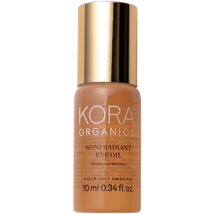 Kora Organics Noni Radiant Eye Oil 10 ml ravitseva silmänympärysöljy kultaisella korkilla ja kirkkaassa pullossa.