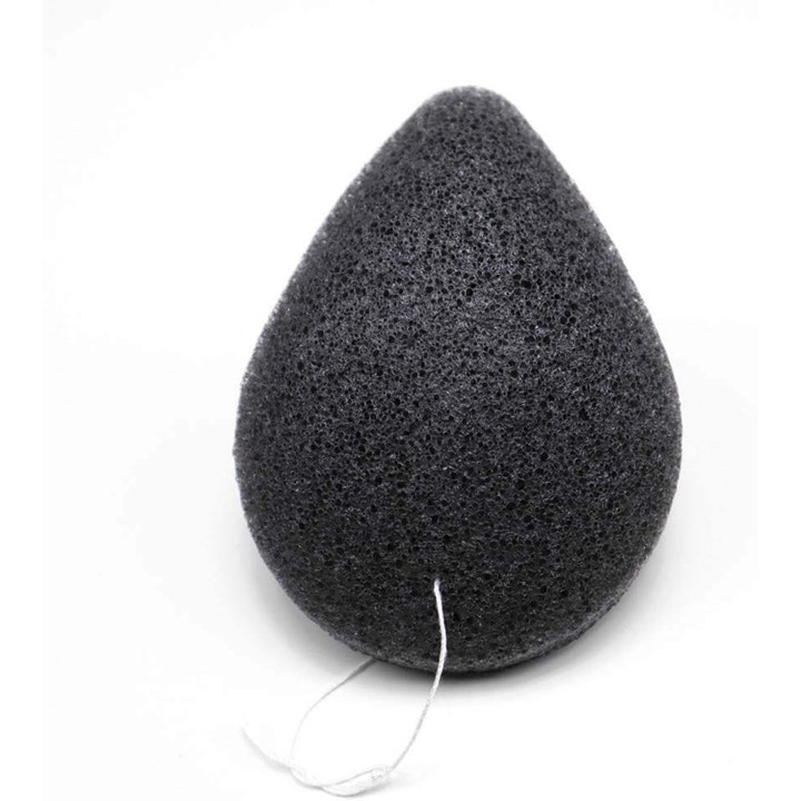 Konjac Sponge Charcoal 1 kpl syväpuhdistava puhdistussieni on musta pisaranmuotoinen ja huokoinen sieni.
