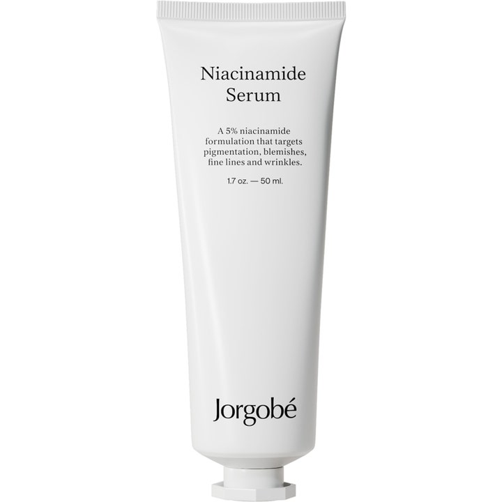 Jorgobé Niacinamide Serum 50 ml pigmenttiläiskiä ja epäpuhtauksia vähentävä seerumi valkoisessa tuubissa.