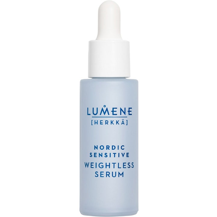 Lumene Nordic Sensitive Weightless Serum 30 ml rauhoittava seerumi vaaleansinisessä pipetillisessä lasipullossa